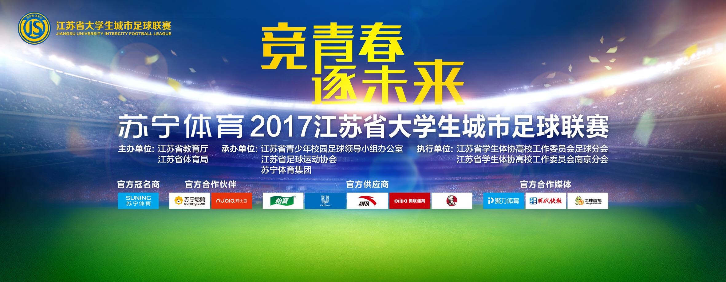 罗克是一个纯粹的中锋，尽管他也可以在边路活动。